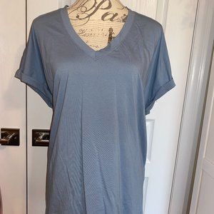V-Neck rolled sleeve t-shirt